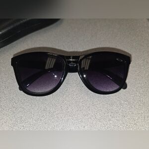 Oakley Beautiful Black Women's Sunglasses w/ Purple Lenses, Excellent Condition!